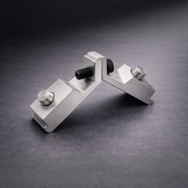 ALUMINIUM CORNER CLEAT